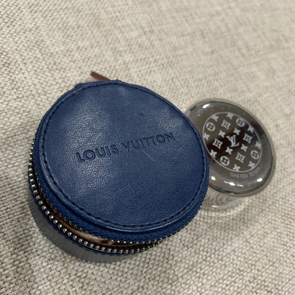 Louis Vuitton Horizon Ear Buds - Picture 7 of 11